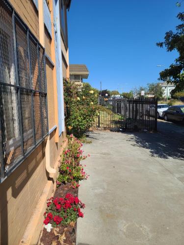 Vista exterior, Nights Inn Motel in Oakland