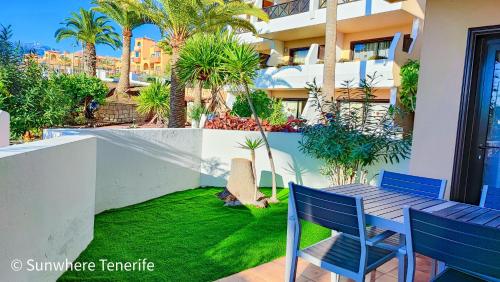 Spacious apartment with private garden in Tenerife south 3