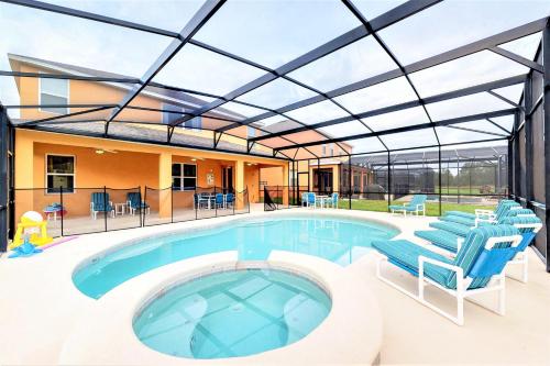6 bedrooms pool home sleeps 14 Gated resort of Waterson in Davenport, USA