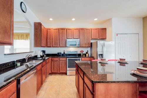 6 bedrooms pool home sleeps 14 Gated resort of Waterson in Davenport, USA