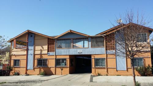 Vista exterior, Nights Inn Motel in Oakland