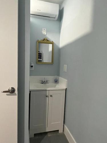 Blue Little Havana Room Type - Economy Double Room