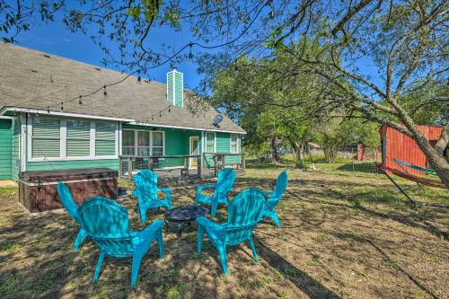 Gorgeous Luxury Home with Hot Tub Just 3 Miles to Dtwn! in San Marcos, USA
