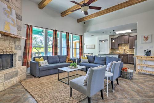 Gorgeous Luxury Home with Hot Tub Just 3 Miles to Dtwn! in San Marcos, USA