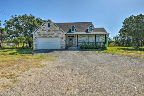 Gorgeous Luxury Home with Hot Tub Just 3 Miles to Dtwn! in San Marcos, USA