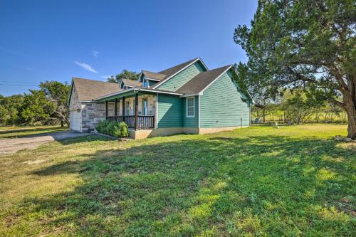 Gorgeous Luxury Home with Hot Tub Just 3 Miles to Dtwn! in San Marcos, USA