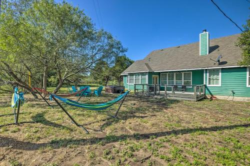 Gorgeous Luxury Home with Hot Tub Just 3 Miles to Dtwn! in San Marcos, USA