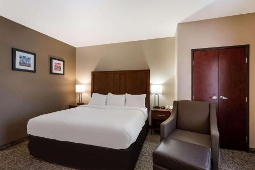 Comfort Inn & Suites Las Vegas - Nellis - image 9