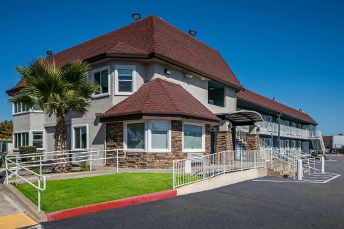 Quality Inn Elk Grove-Sacramento - Accommodation