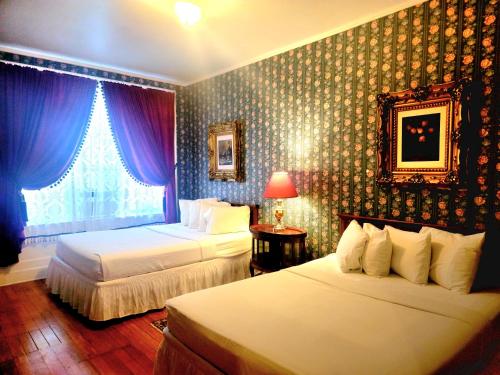 2 queen beds