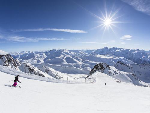 Chalet luxe refait à neuf, 50m des pistes, garage, terrasse, 125m², 8 pers, animaux acceptés - FR-1-445-192 - Location saisonnière - Montgenèvre