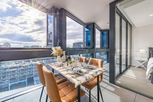 Valley Centre Stylish Boutique 2B Apt w Pool, Redland