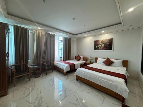 1 double bed, 1 twin bed
