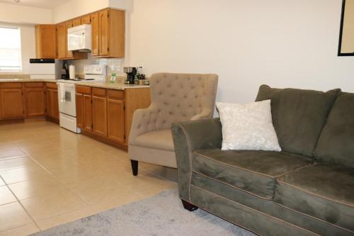 Hidden Emerald-Apartment with Kitchen and Laundry in Lakeland, USA