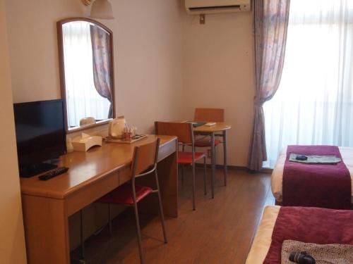 Twin Room - Non Smoking image 3