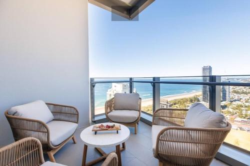 Luxurious 4 Bed Broadbeach Penthouse Retreat