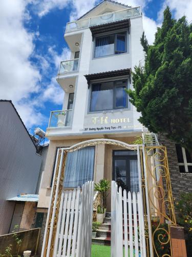 T-H hotel