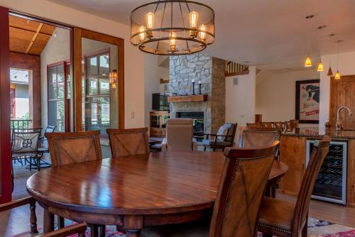 Upscale 3 Bedroom Timbers Condo Walk to town - image 6