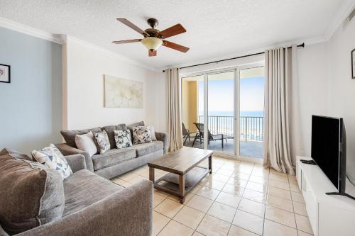 Fantastic Private Complex -Beachfront 2BD Ocean Villa! Gorgeous Amenities - image 3
