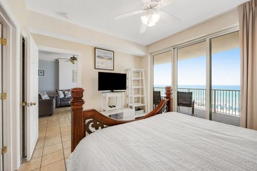 Fantastic Private Complex -Beachfront 2BD Ocean Villa! Gorgeous Amenities - image 10