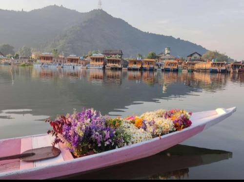 Nazneen Group Of Houseboats - Photo 3