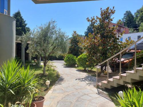 สวน, Hotel Green in คอมบินัต