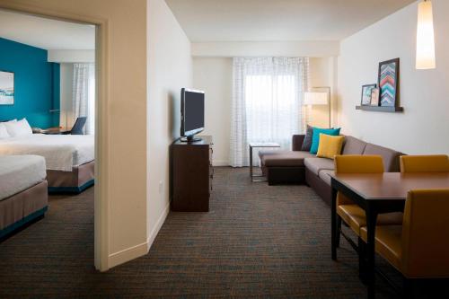 One bedroom Suite with Two Queen and Sofa Bed- Pool view