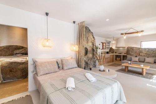 Lunar House l in Tinos