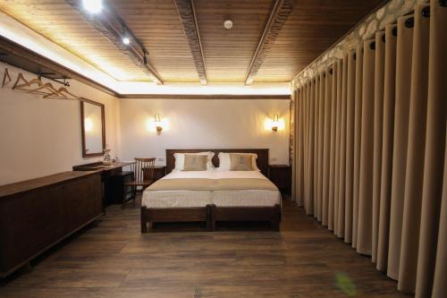 2 twin beds