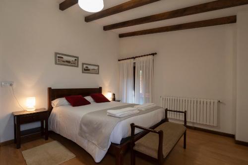 Casa rural completa Río Sarela (Casa rural completa Rio Sarela) in Santa Maria Leira