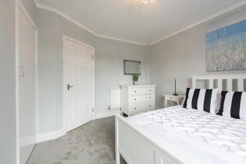 Three-Bedroom Apartment image 10
