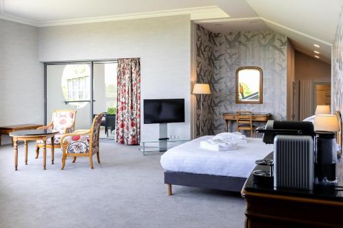 room detail thumbnail 1