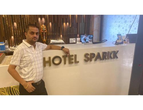 Hotel Sparkk Deluxe, New Delhi