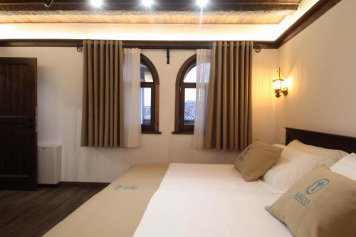 2 twin beds