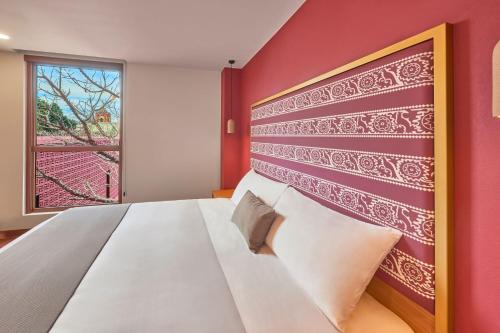 King Room image 10