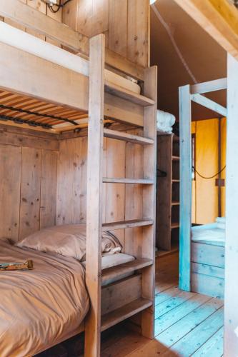 Glamping Holten luxe safaritent 1 in โฮลเตน