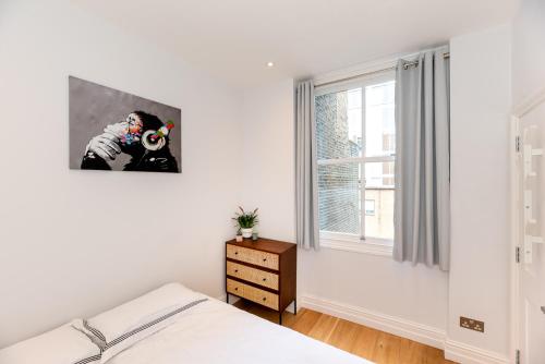 Picture of 2-Bedroom Victorian Apartment In Kensington