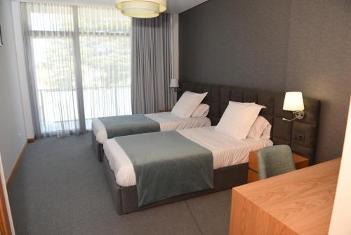 2 twin beds