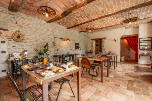 Comida y bebida, Gilda e i suoi amici in Neviglie