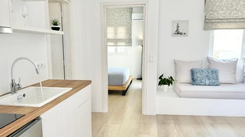 Anita Rooms & Suites Milos