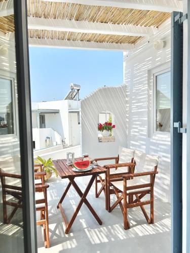 Anita Rooms & Suites Milos 4