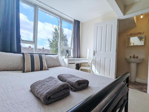 Guest Rooms Near City Centre & Dock Free Parking, Liverpool