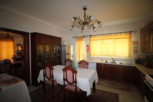 Private Villa AKOBARA, 2km from city center