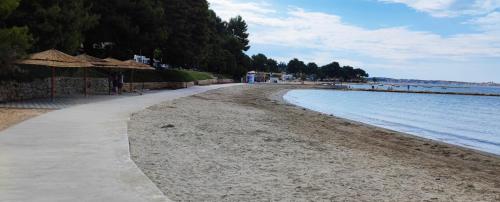  Apartments Koprivnjak in Sveti Filip i Jakov