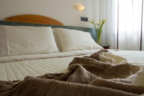 2 twin beds