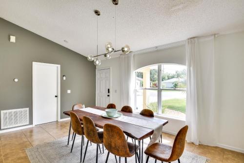 Lanai and Fire Pit Peaceful Palm Coast Home! in Palm Coast, USA