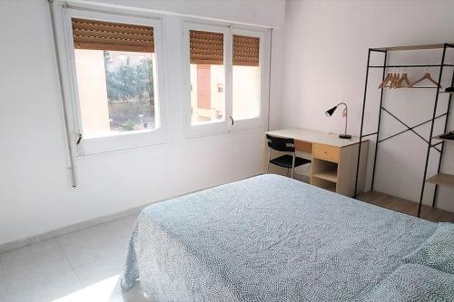 Beautiful private and exterior double room. - Apartment - Esplugues de Llobregat