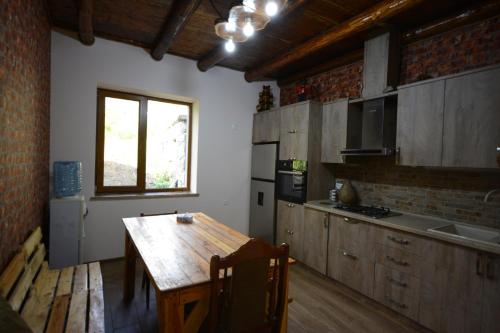 virtuve, S & M Guest House in Jegegnadžora