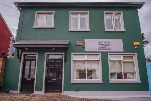 . 4 Bed on The Main Street
