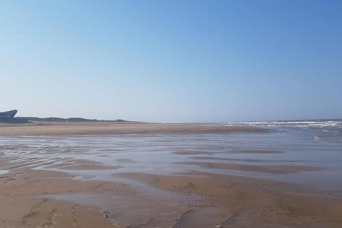 Detached Cottage Yards from the Beach